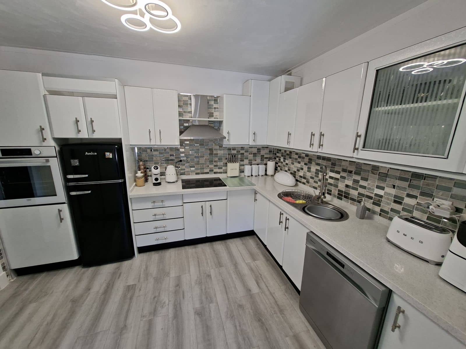Casa de 3 habitaciones en La Duquesa / Puerto de la Duquesa en venta - 440.000 € (Ref: 9822527)