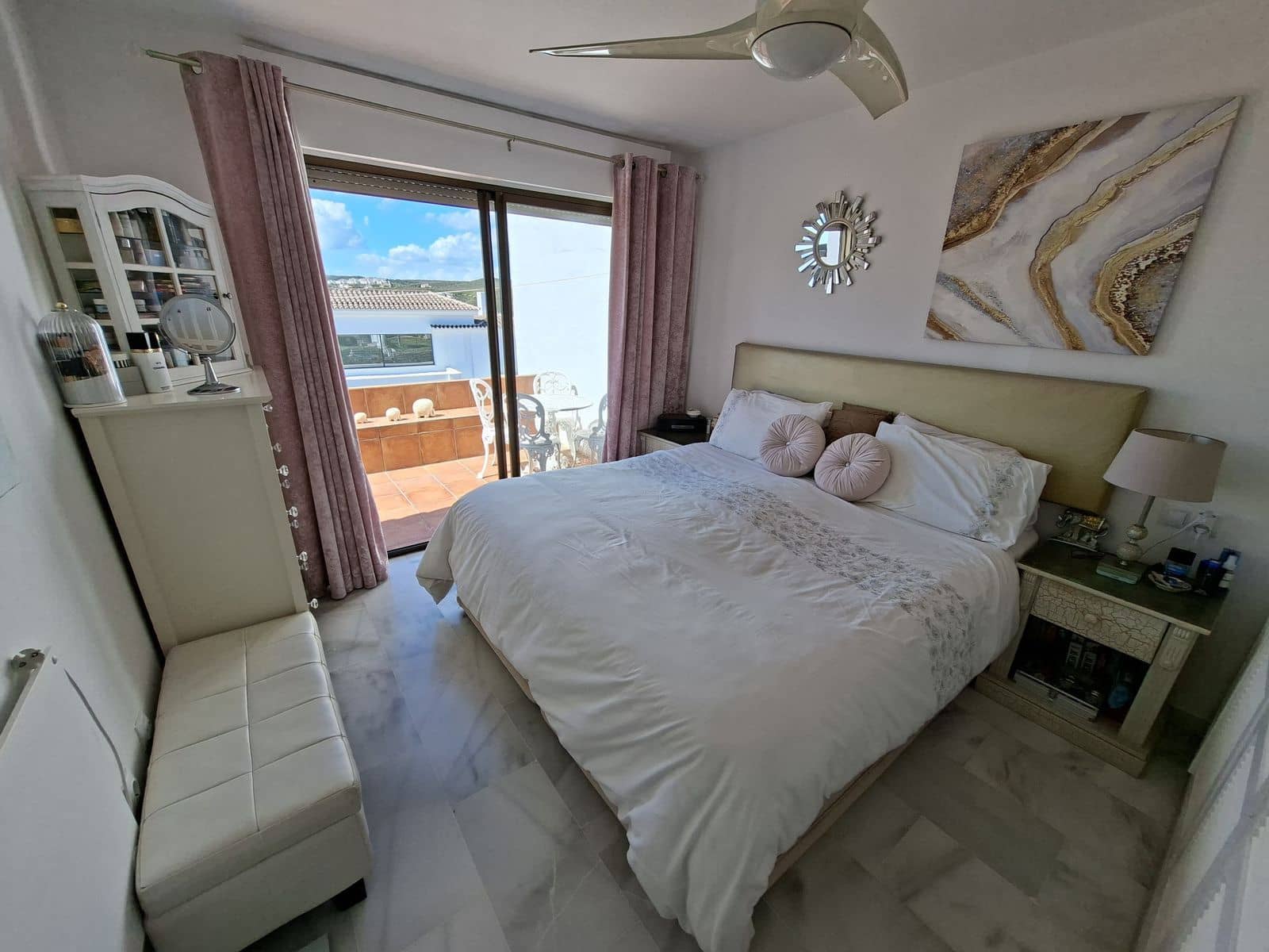 Casa de 3 habitaciones en La Duquesa / Puerto de la Duquesa en venta - 440.000 € (Ref: 9822527)