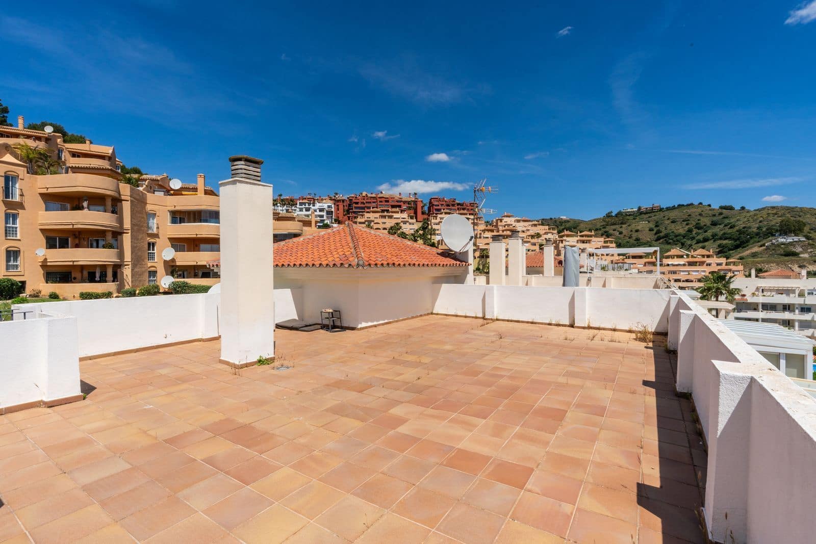 2 Zimmer Penthouse zu verkaufen in Calahonda - 395.000 € (Ref: 9822529)
