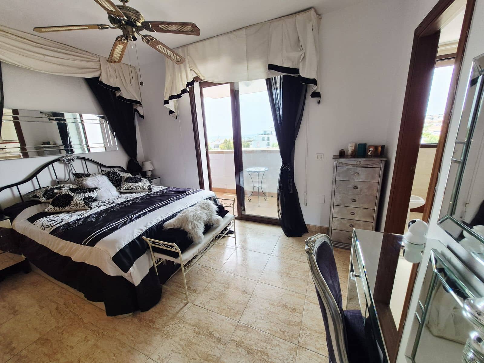 5 makuuhuone Paritalo myytävänä paikassa La Cala de Mijas - 600 000 € (Ref: 9822530)