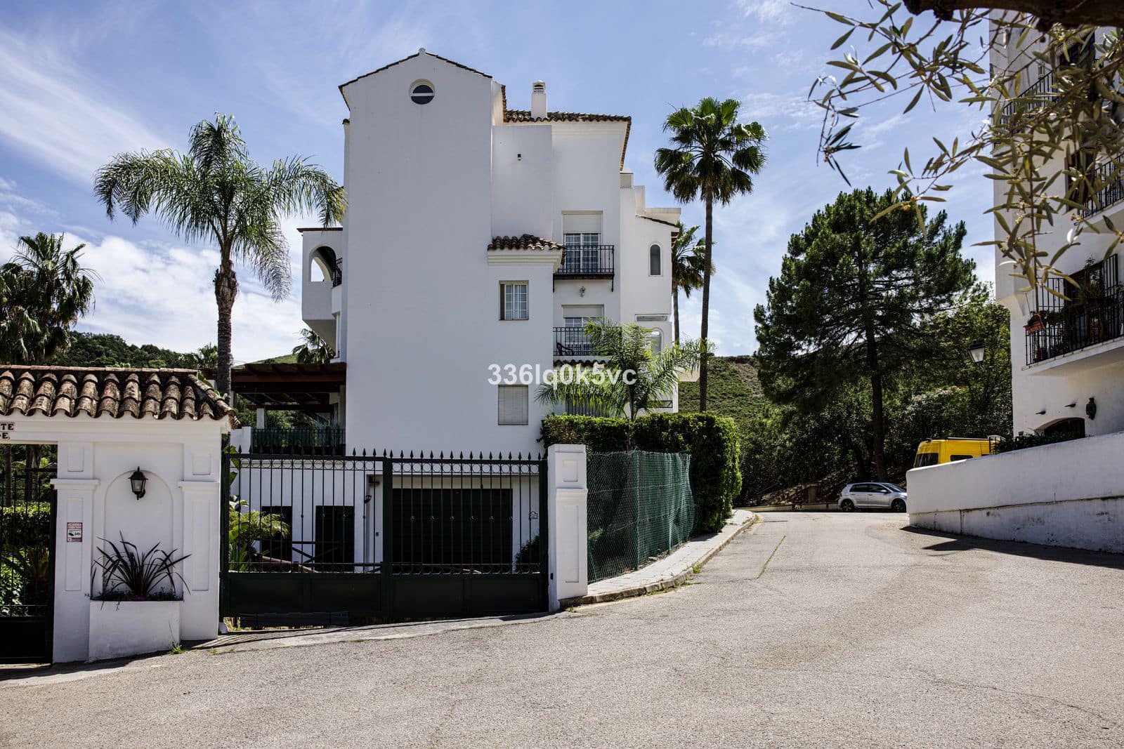 3 bedroom Apartment for sale in Benahavis - € 360,000 (Ref: 9830892)