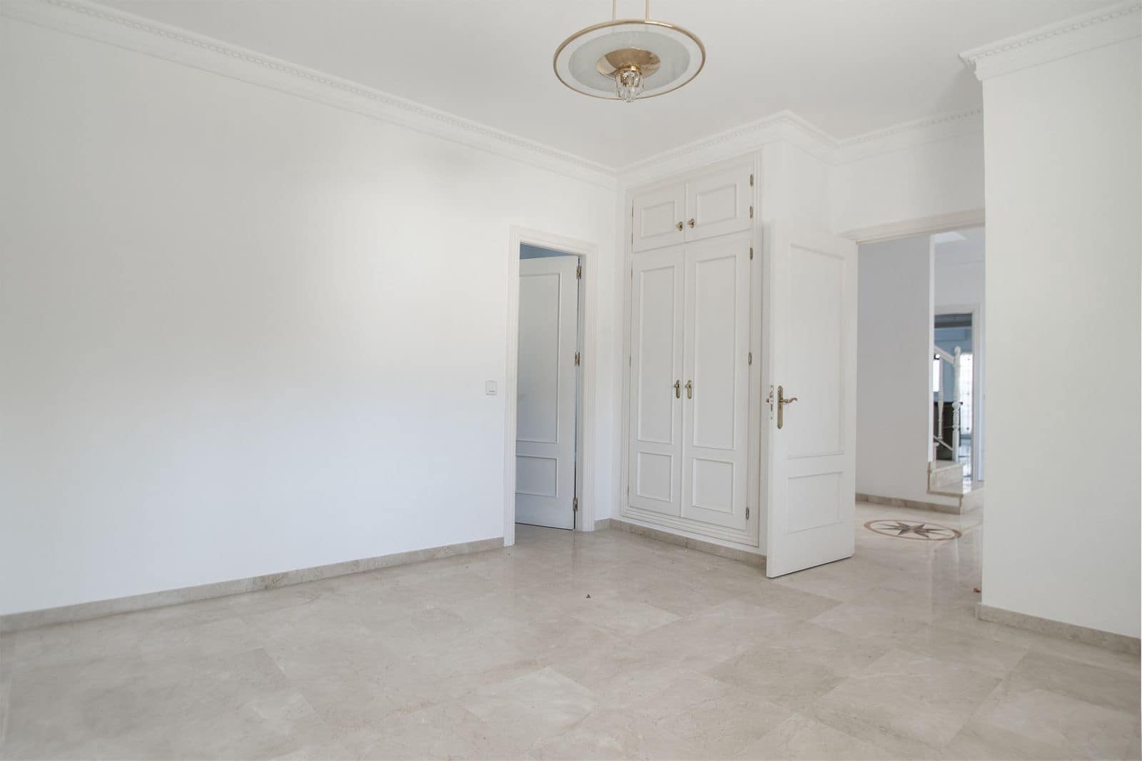 4 bedroom Villa for sale in Nueva Andalucia - € 2,850,000 (Ref: 9830903)