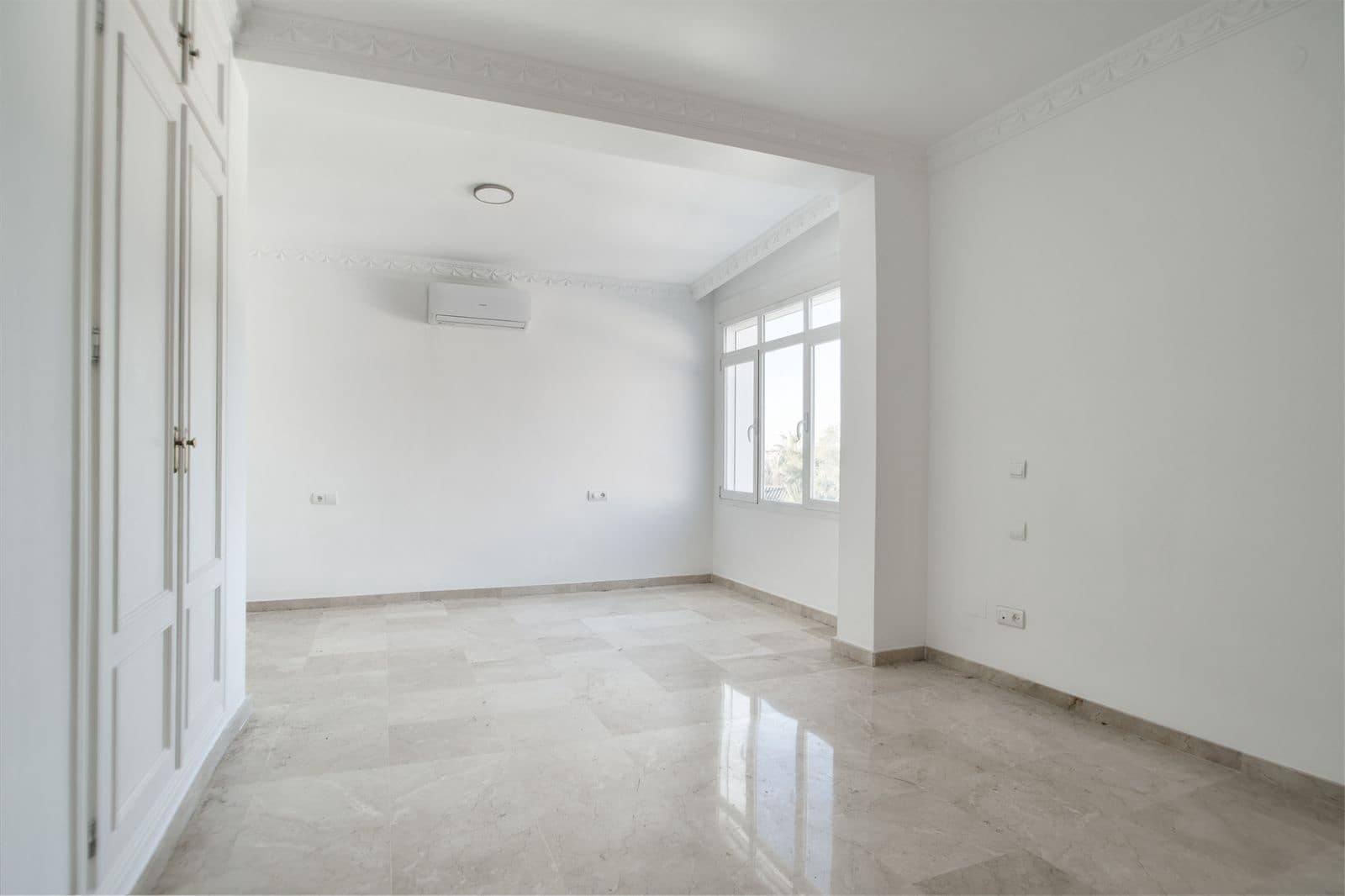 4 bedroom Villa for sale in Nueva Andalucia - € 2,850,000 (Ref: 9830903)