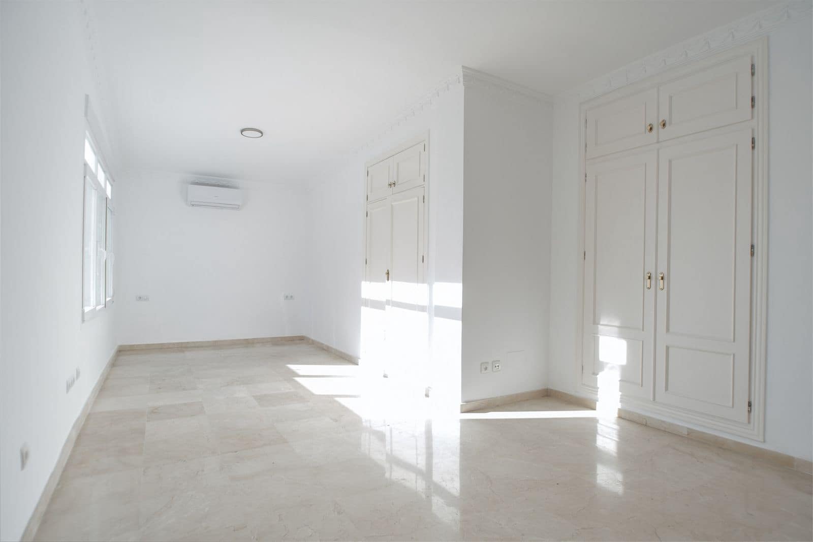 4 bedroom Villa for sale in Nueva Andalucia - € 2,850,000 (Ref: 9830903)