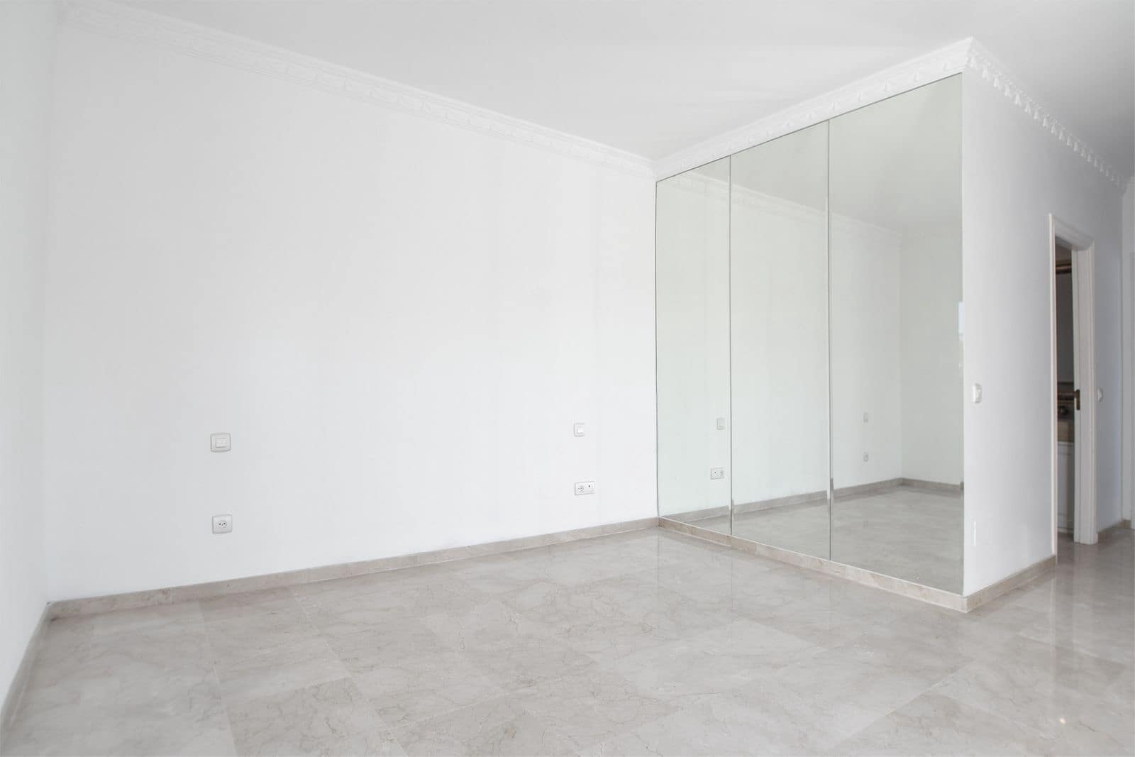 4 bedroom Villa for sale in Nueva Andalucia - € 2,850,000 (Ref: 9830903)