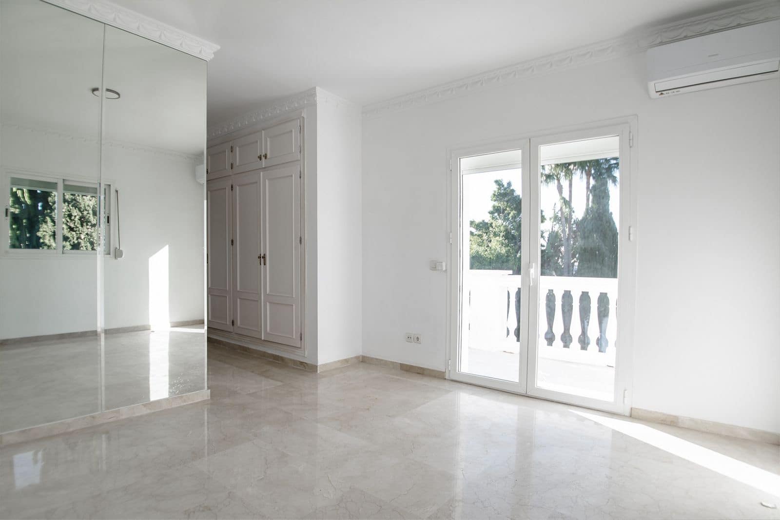 4 bedroom Villa for sale in Nueva Andalucia - € 2,850,000 (Ref: 9830903)