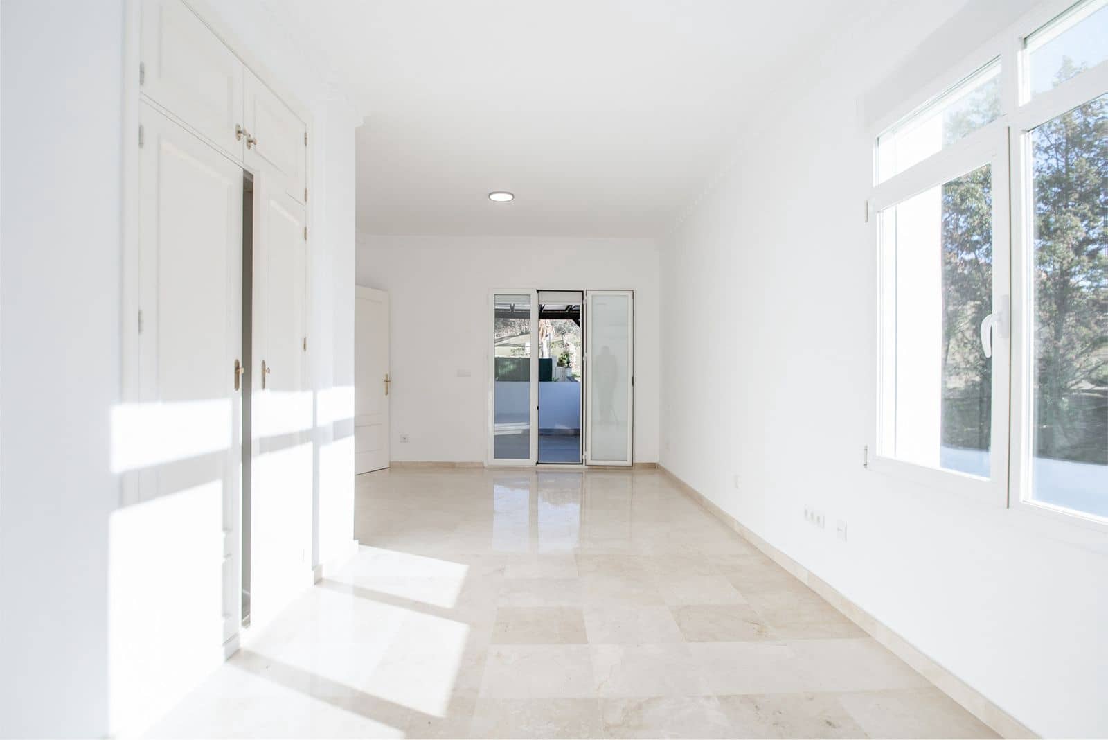 4 bedroom Villa for sale in Nueva Andalucia - € 2,850,000 (Ref: 9830903)