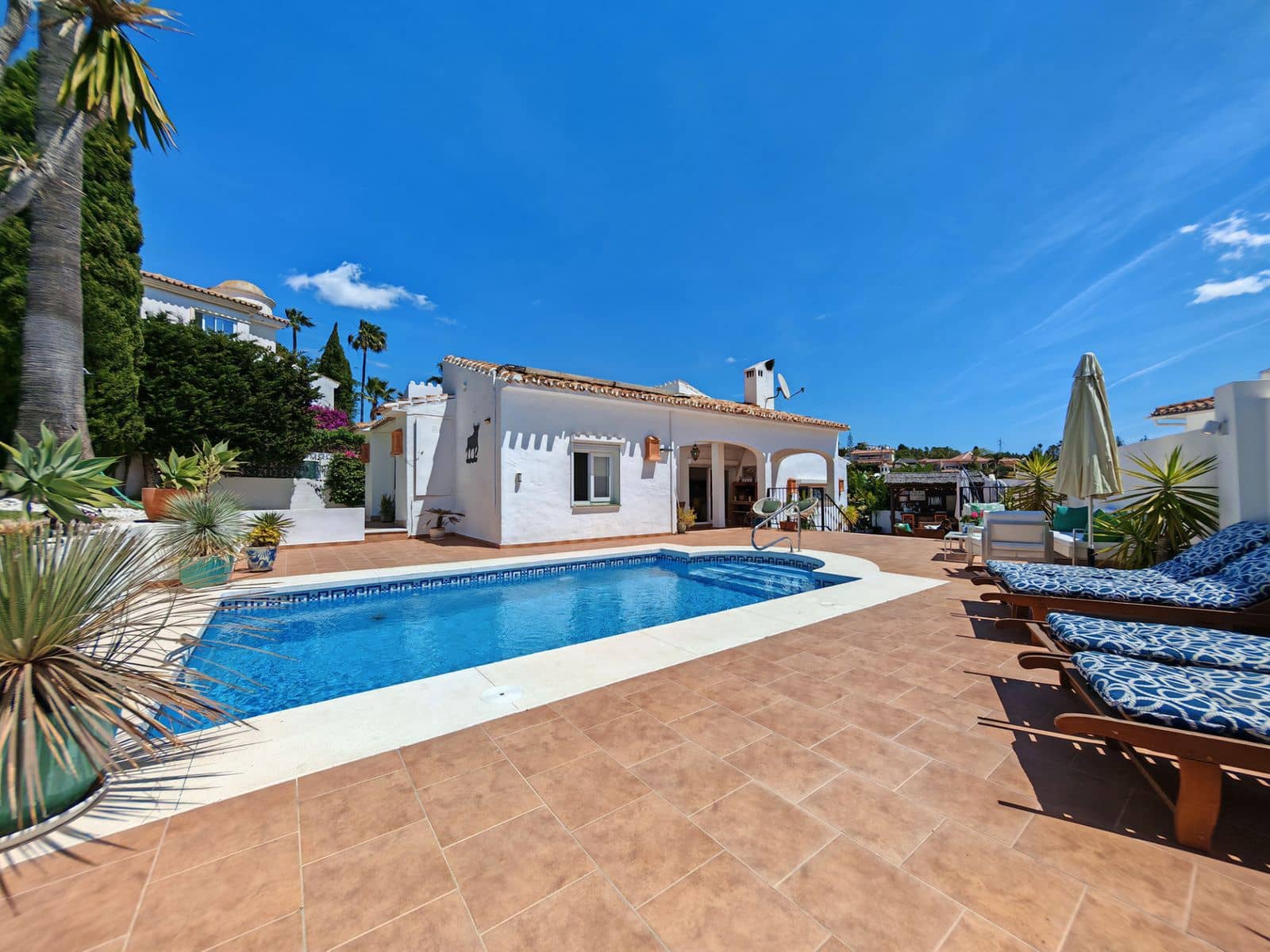 Chalet de 3 habitaciones en Calahonda en venta - 1.155.000 € (Ref: 9830904)