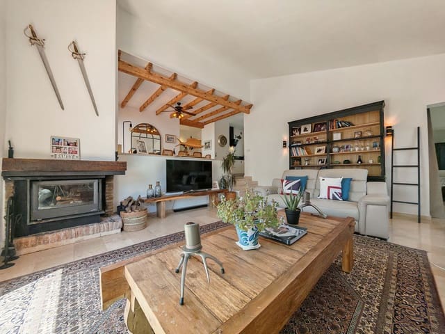 Chalet de 3 habitaciones en Calahonda, Mijas en venta - 1.155.000 € (Ref: 9830904)