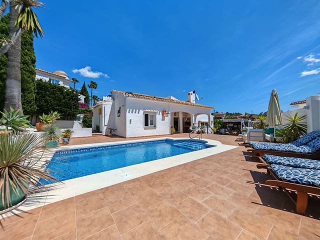 Chalet de 3 habitaciones en Calahonda, Mijas en venta - 1.155.000 € (Ref: 9830904)