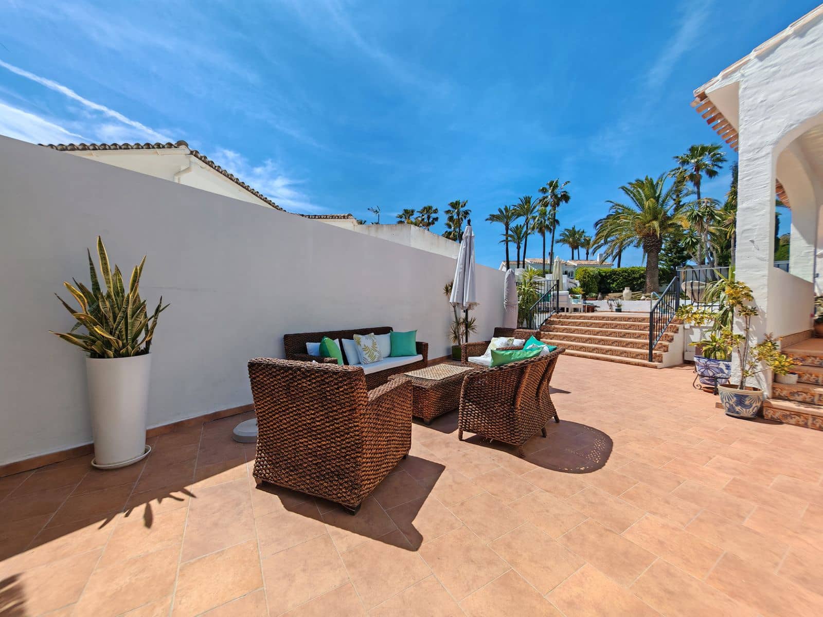 Chalet de 3 habitaciones en Calahonda en venta - 1.155.000 € (Ref: 9830904)