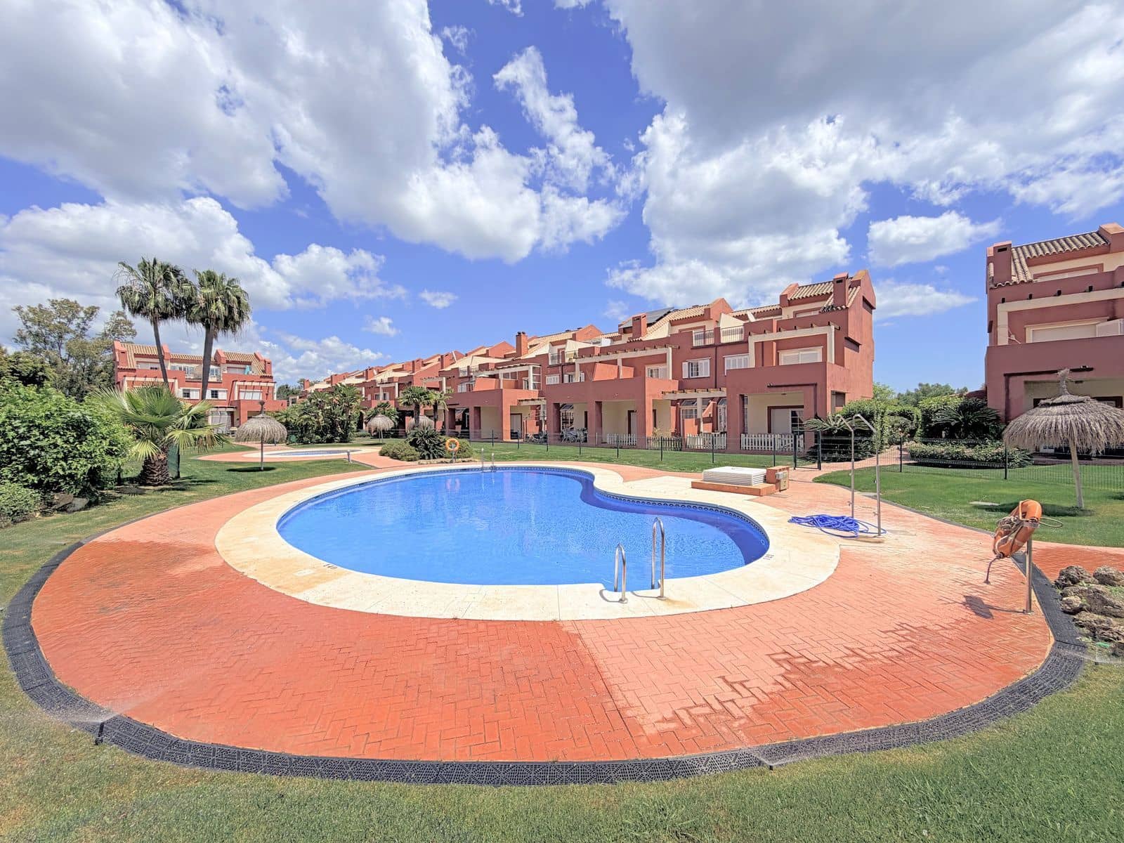 Casa de 4 habitaciones en Sotogrande en venta - 690.000 € (Ref: 9830905)