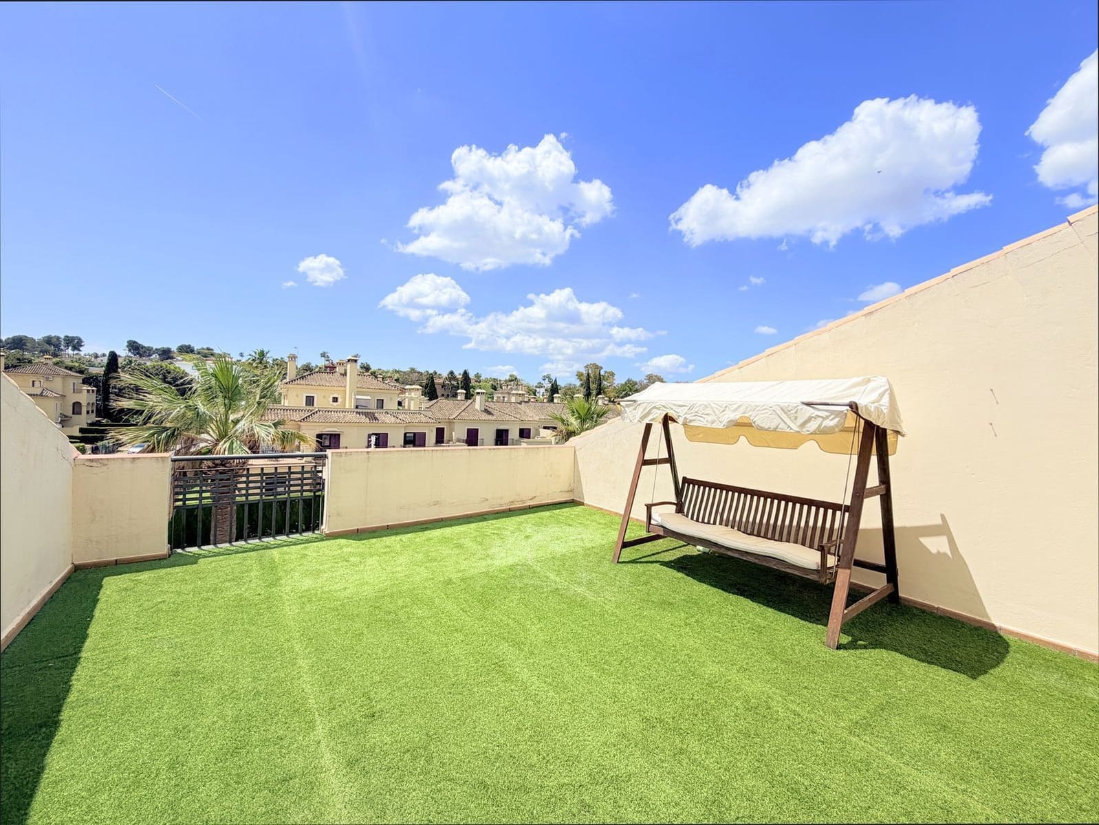 Casa de 4 habitaciones en Sotogrande en venta - 690.000 € (Ref: 9830905)