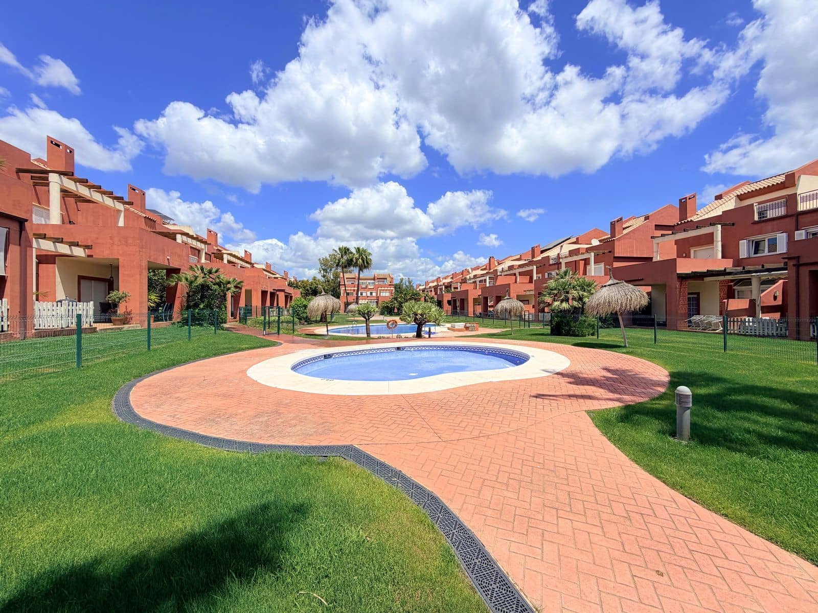 Casa de 4 habitaciones en Sotogrande en venta - 690.000 € (Ref: 9830905)