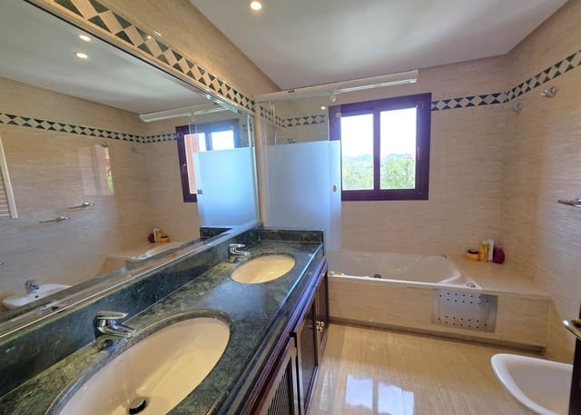 3 bedroom Apartment for sale in La Mairena, Ojen - € 595,000 (Ref: 9830929)