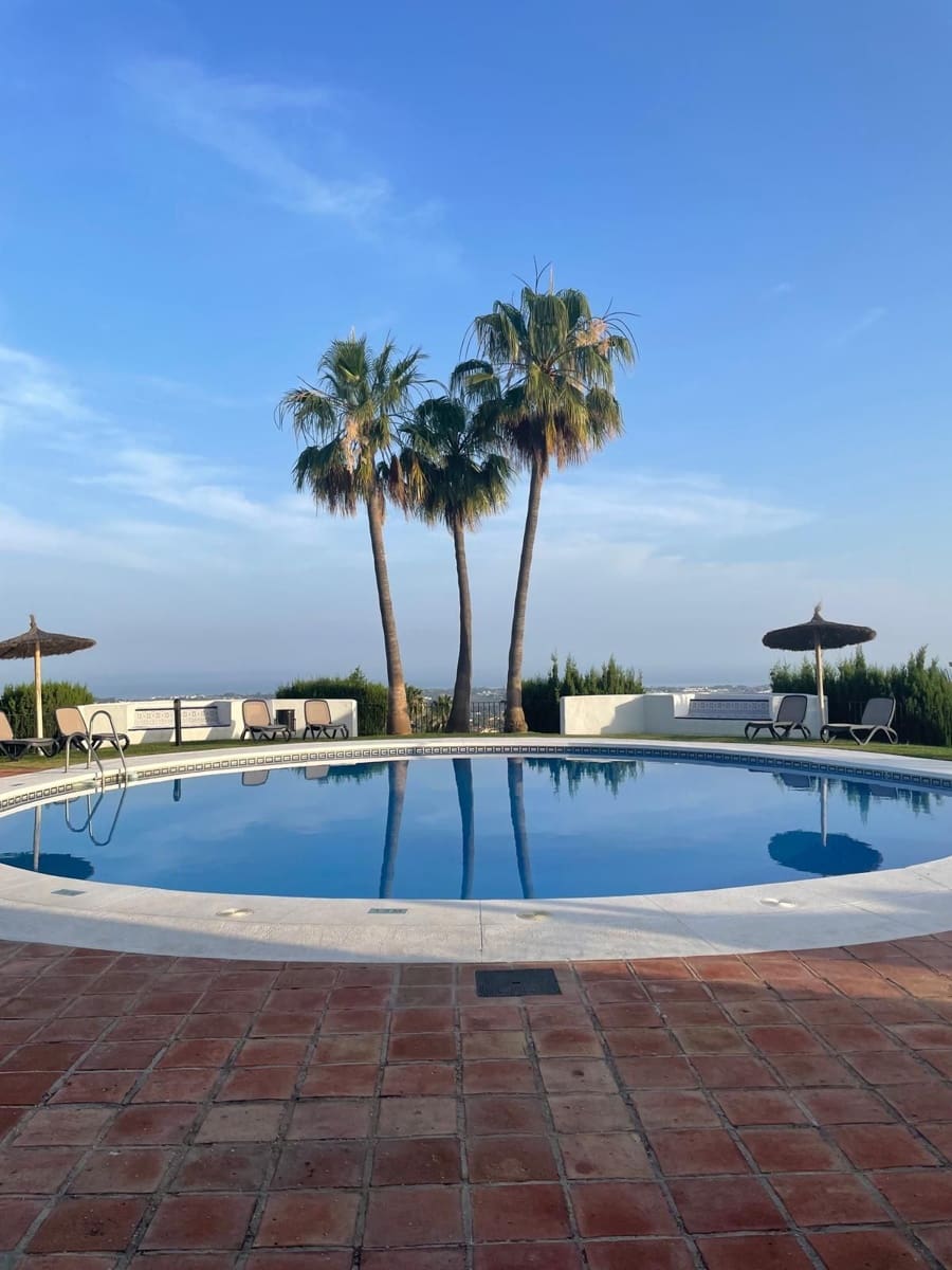 2 slaapkamer Appartement te koop in Benahavis - € 385.000 (Ref: 9830933)