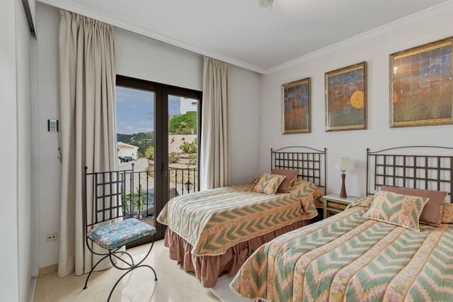 2 slaapkamer Appartement te koop in Benahavís - € 385.000 (Ref: 9830933)