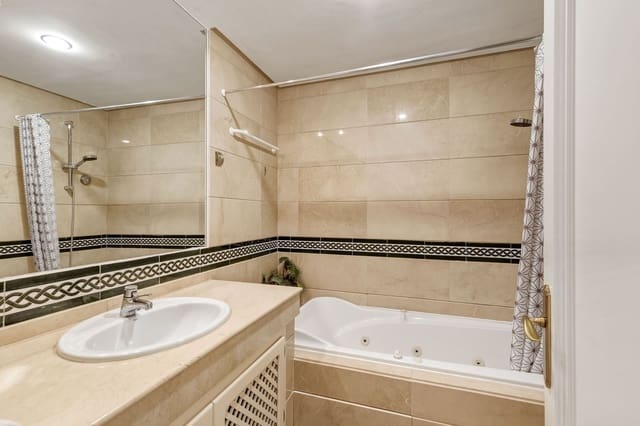 2 slaapkamer Appartement te koop in Benahavís - € 385.000 (Ref: 9830933)