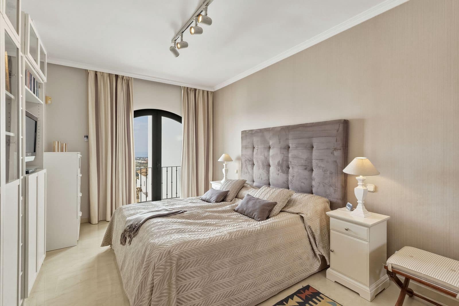 2 slaapkamer Appartement te koop in Benahavis - € 385.000 (Ref: 9830933)