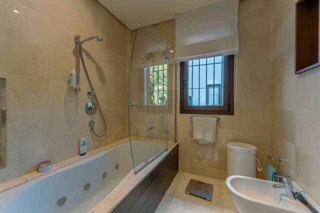 2 bedroom Apartment for sale in La Quinta, Benahavís - € 875,000 (Ref: 9830956)