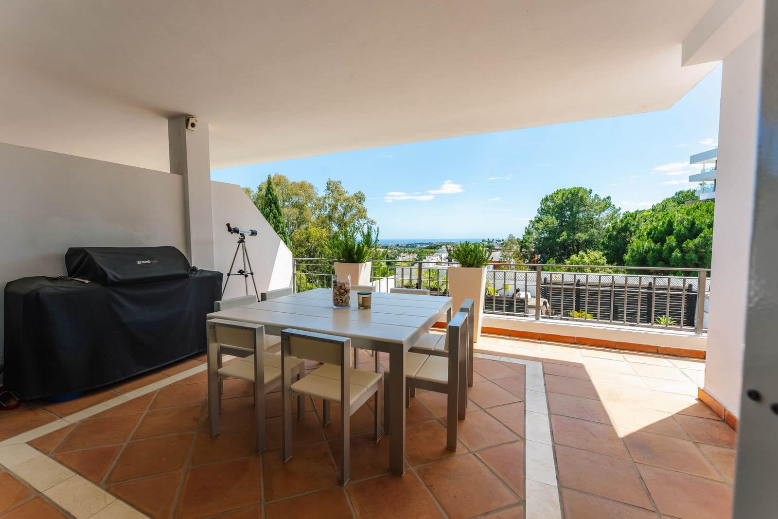 2 bedroom Apartment for sale in La Quinta - € 875,000 (Ref: 9830956)