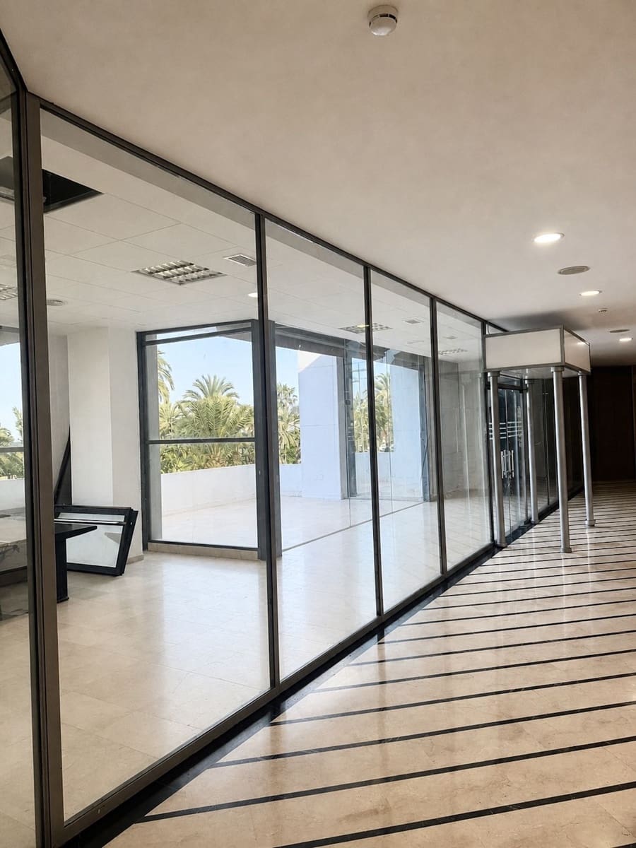 Commerciale in vendita in Puerto Banus - 880.000 € (Rif: 9830970)