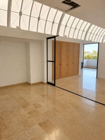 Commerciale in vendita in Puerto Banus, Marbella - 880.000 € (Rif: 9830970)