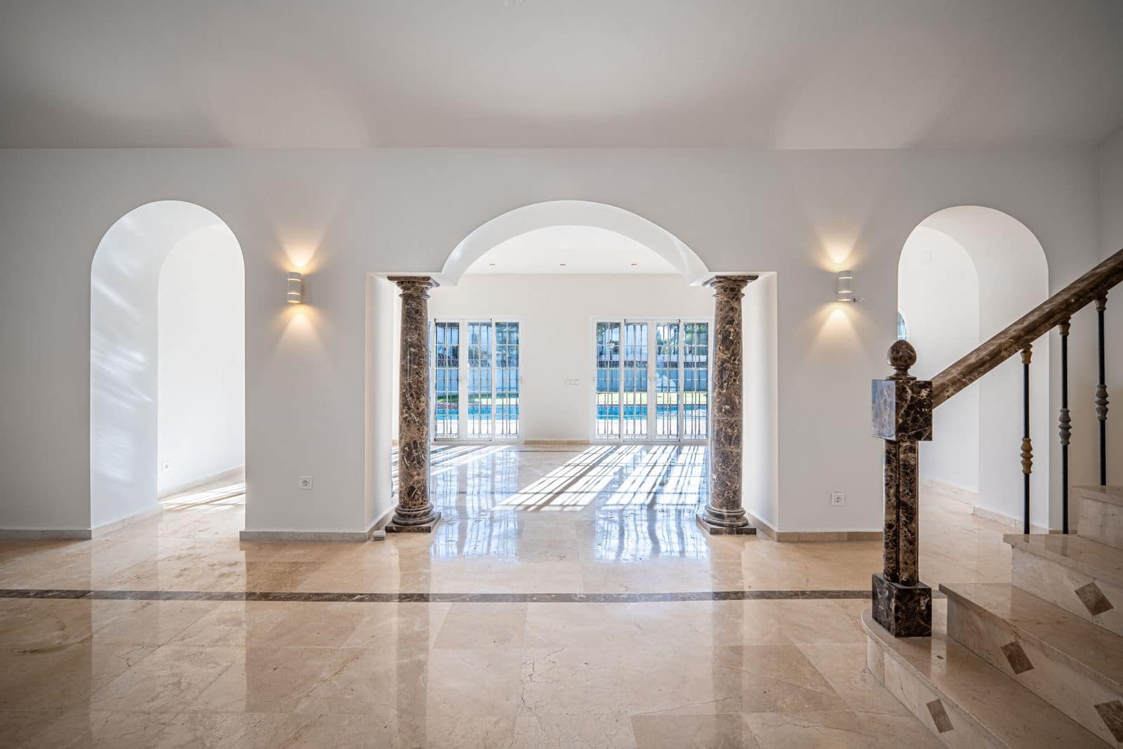 4 bedroom Villa for sale in Nueva Andalucia - € 1,995,000 (Ref: 9830971)