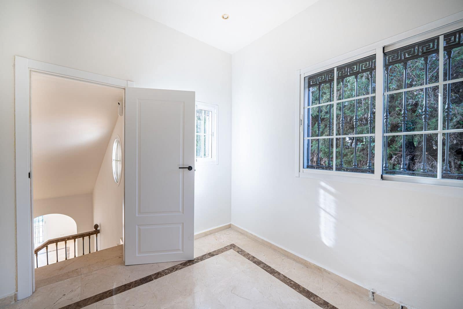 4 bedroom Villa for sale in Nueva Andalucia - € 1,995,000 (Ref: 9830971)