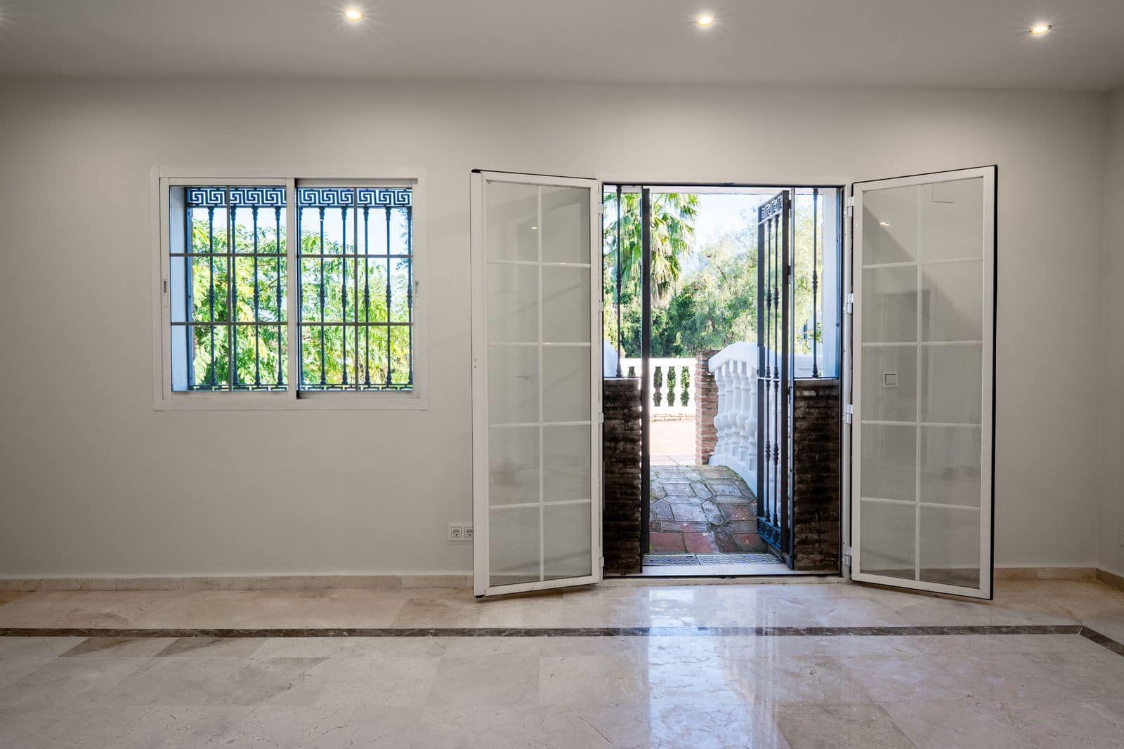 4 bedroom Villa for sale in Nueva Andalucia - € 1,995,000 (Ref: 9830971)