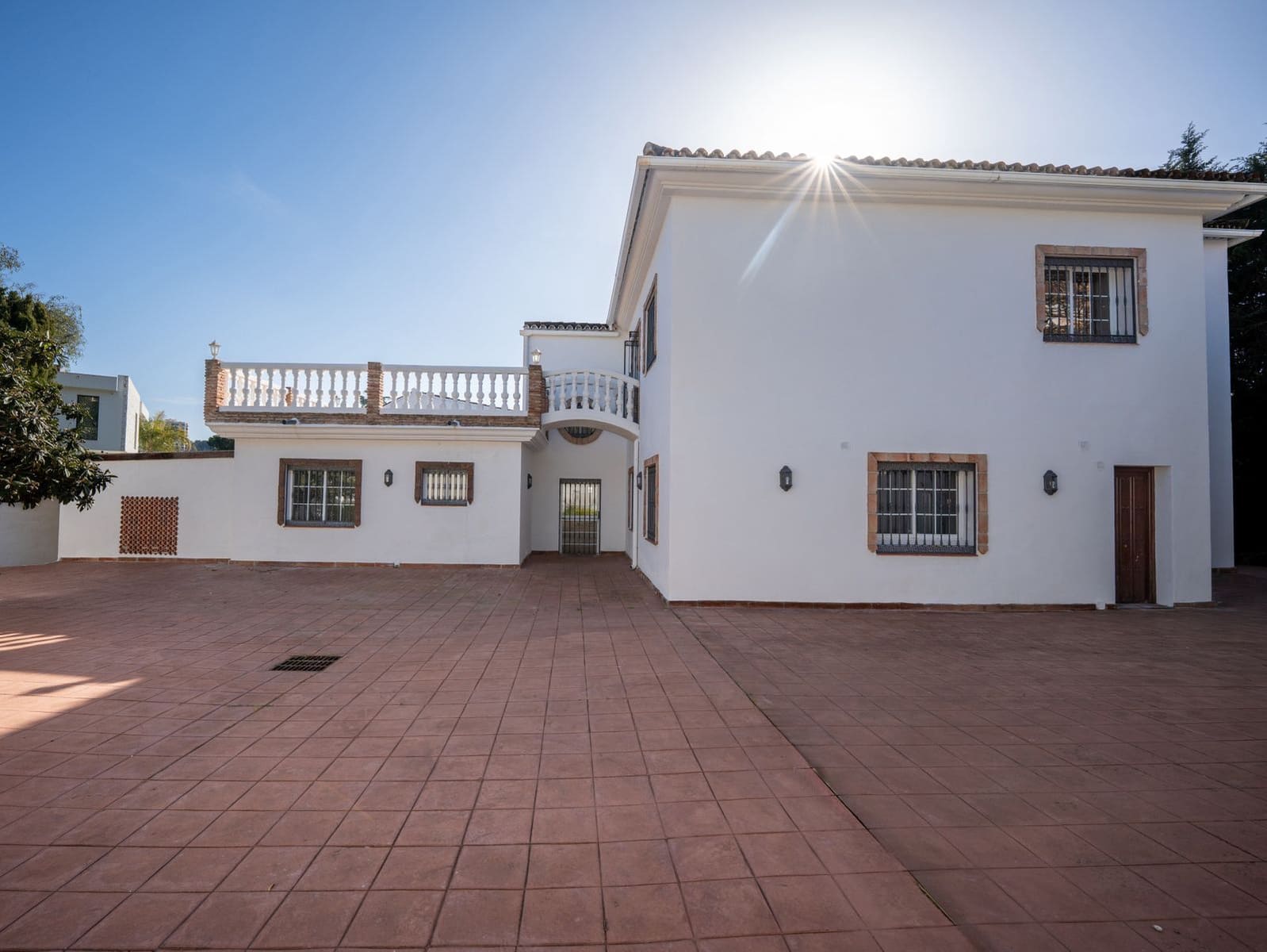 4 bedroom Villa for sale in Nueva Andalucia - € 1,995,000 (Ref: 9830971)