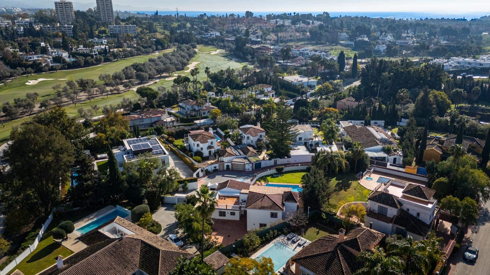 4 bedroom Villa for sale in Nueva Andalucia - € 1,995,000 (Ref: 9830971)