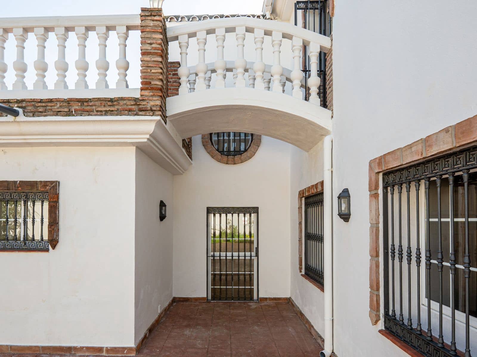 4 bedroom Villa for sale in Nueva Andalucia - € 1,995,000 (Ref: 9830971)