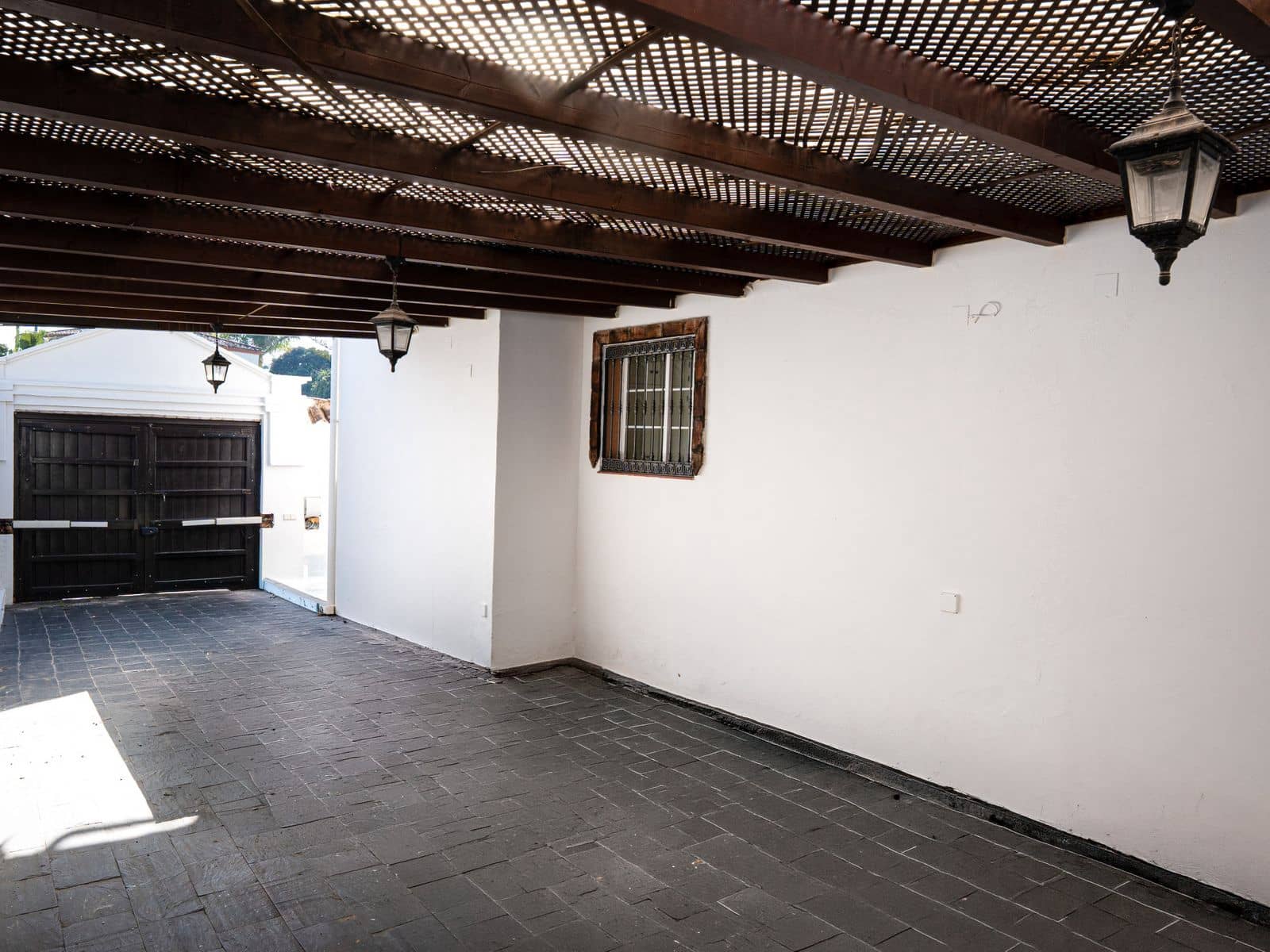 4 bedroom Villa for sale in Nueva Andalucia - € 1,995,000 (Ref: 9830971)
