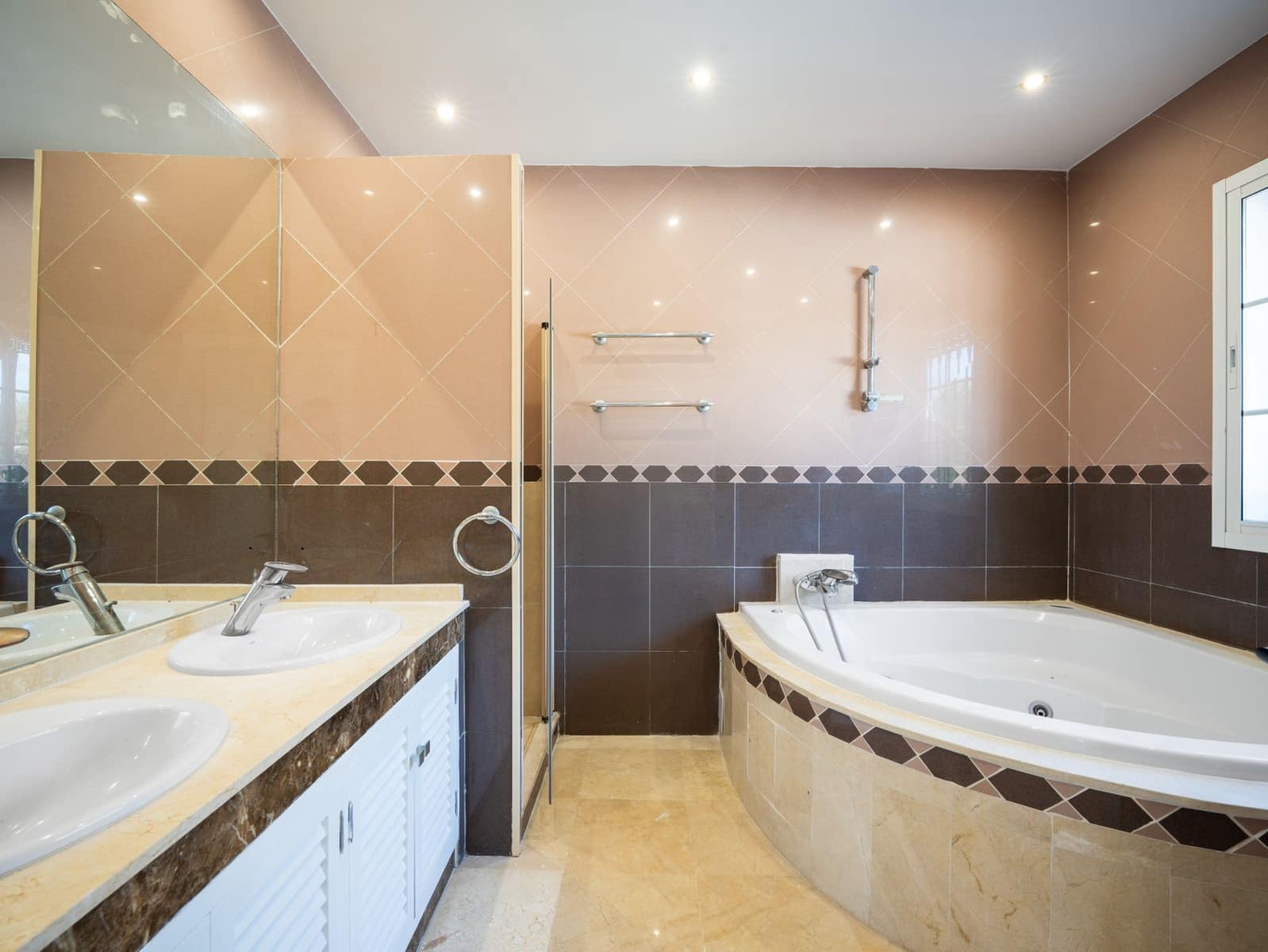 4 bedroom Villa for sale in Nueva Andalucia - € 1,995,000 (Ref: 9830971)
