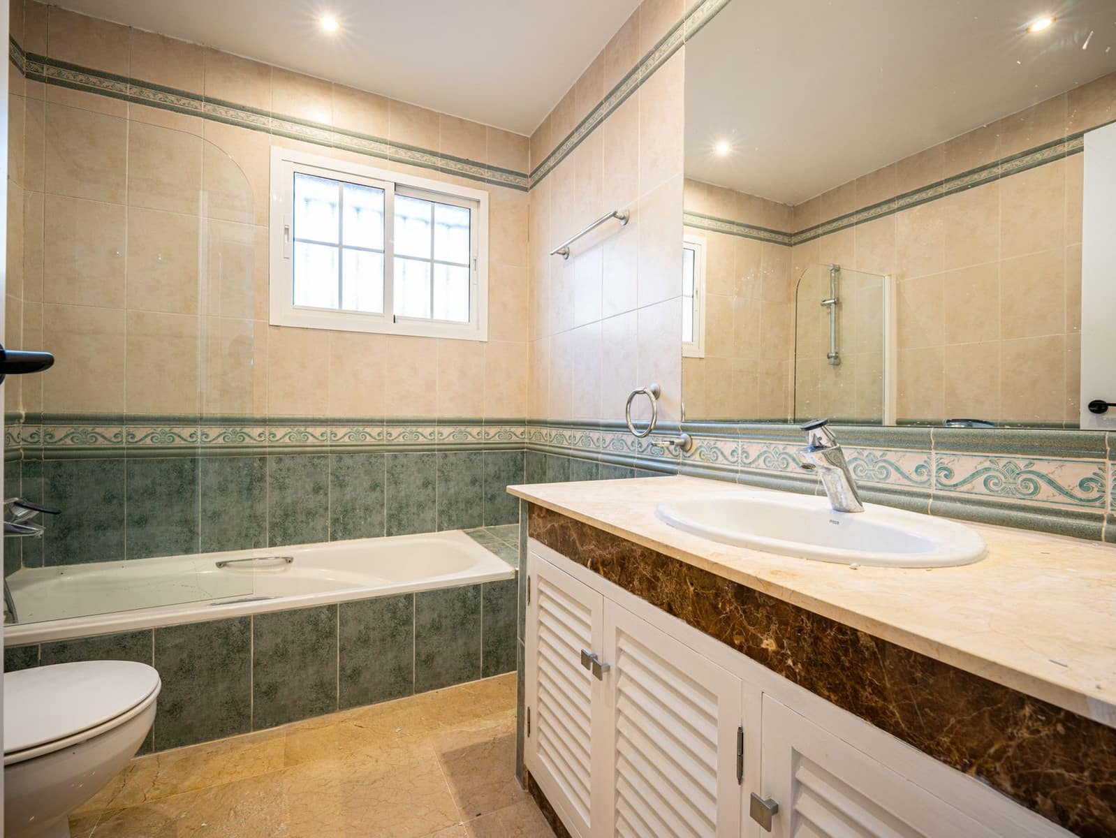 4 bedroom Villa for sale in Nueva Andalucia - € 1,995,000 (Ref: 9830971)