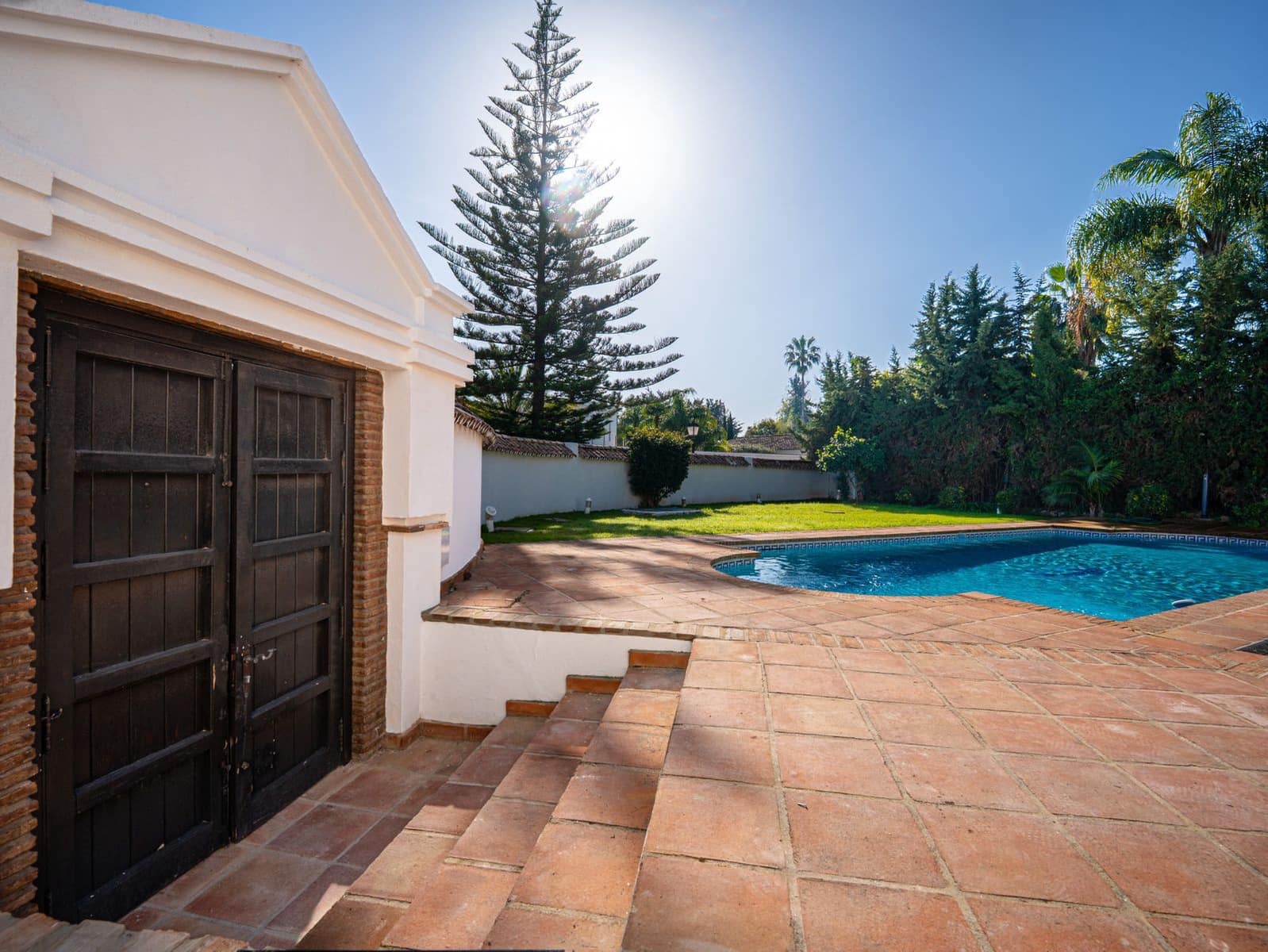 4 bedroom Villa for sale in Nueva Andalucia - € 1,995,000 (Ref: 9830971)