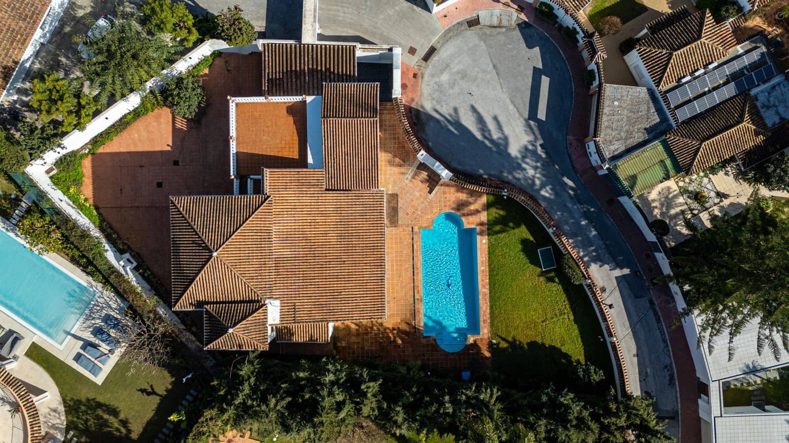 4 bedroom Villa for sale in Nueva Andalucia - € 1,995,000 (Ref: 9830971)