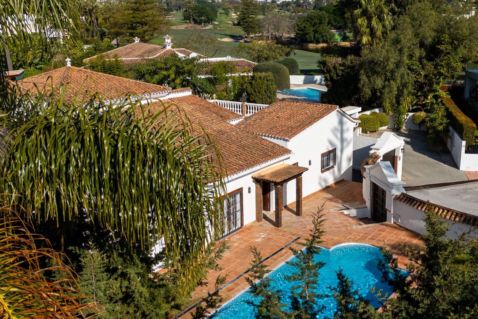 4 bedroom Villa for sale in Nueva Andalucia - € 1,995,000 (Ref: 9830971)