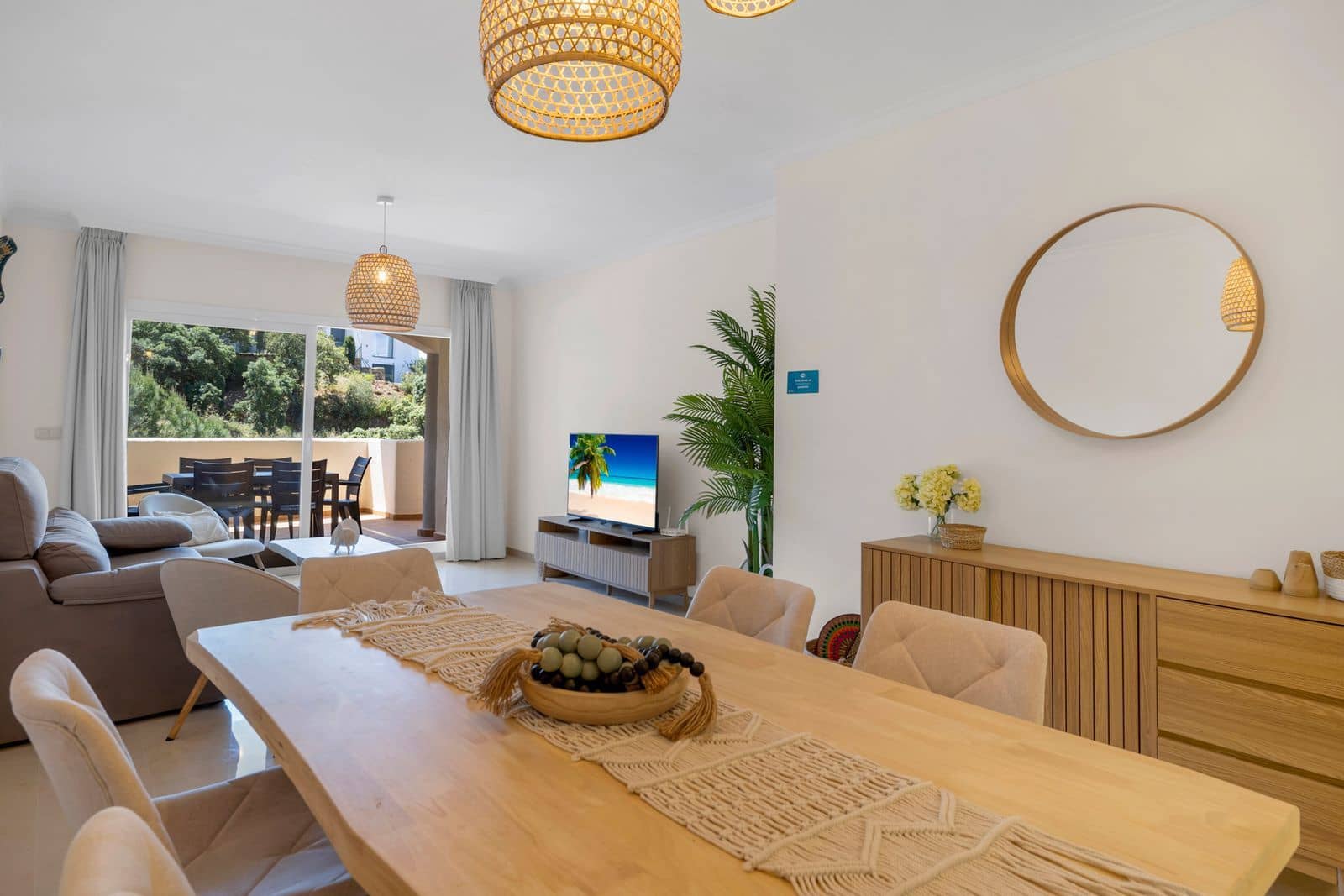Apartamento de 2 habitaciones en Elviria en venta - 365.000 € (Ref: 9830985)