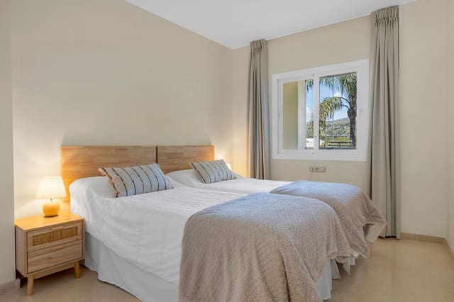 Apartamento de 2 habitaciones en Elviria, Marbella en venta - 365.000 € (Ref: 9830985)