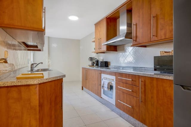 Apartamento de 2 habitaciones en Elviria, Marbella en venta - 365.000 € (Ref: 9830985)