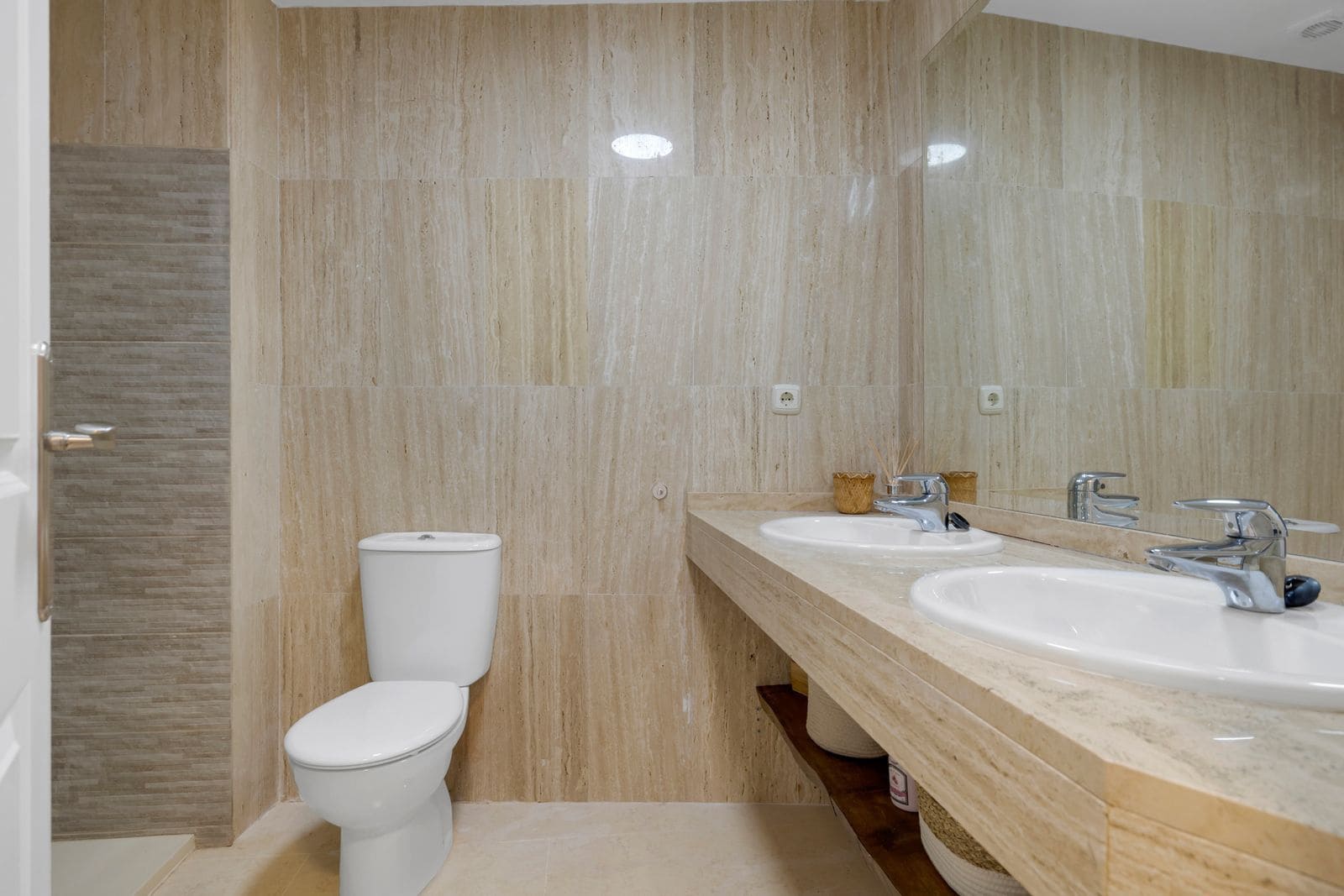 Apartamento de 2 habitaciones en Elviria en venta - 365.000 € (Ref: 9830985)