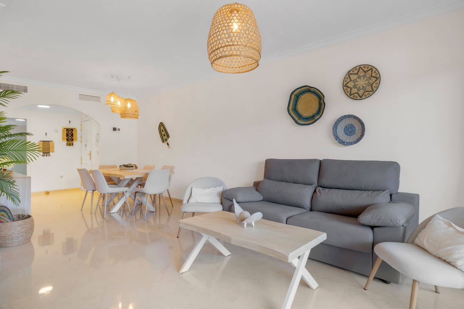 Apartamento de 2 habitaciones en Elviria en venta - 365.000 € (Ref: 9830985)