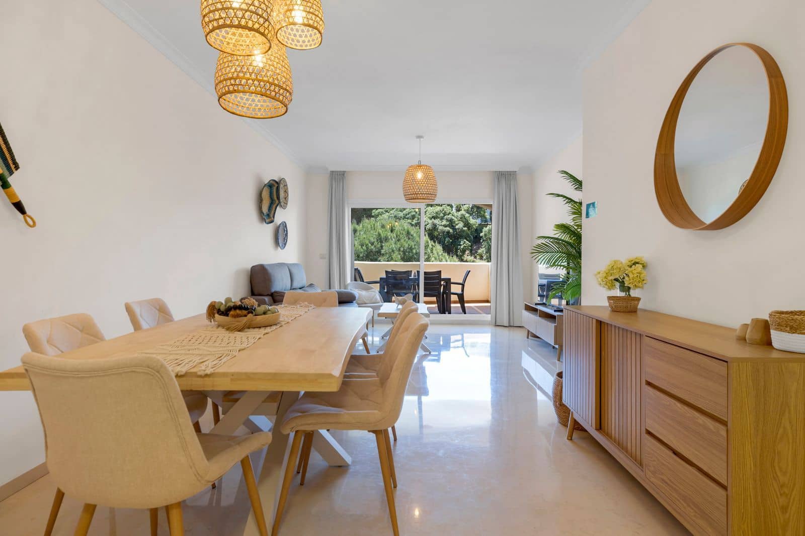 Apartamento de 2 habitaciones en Elviria en venta - 365.000 € (Ref: 9830985)