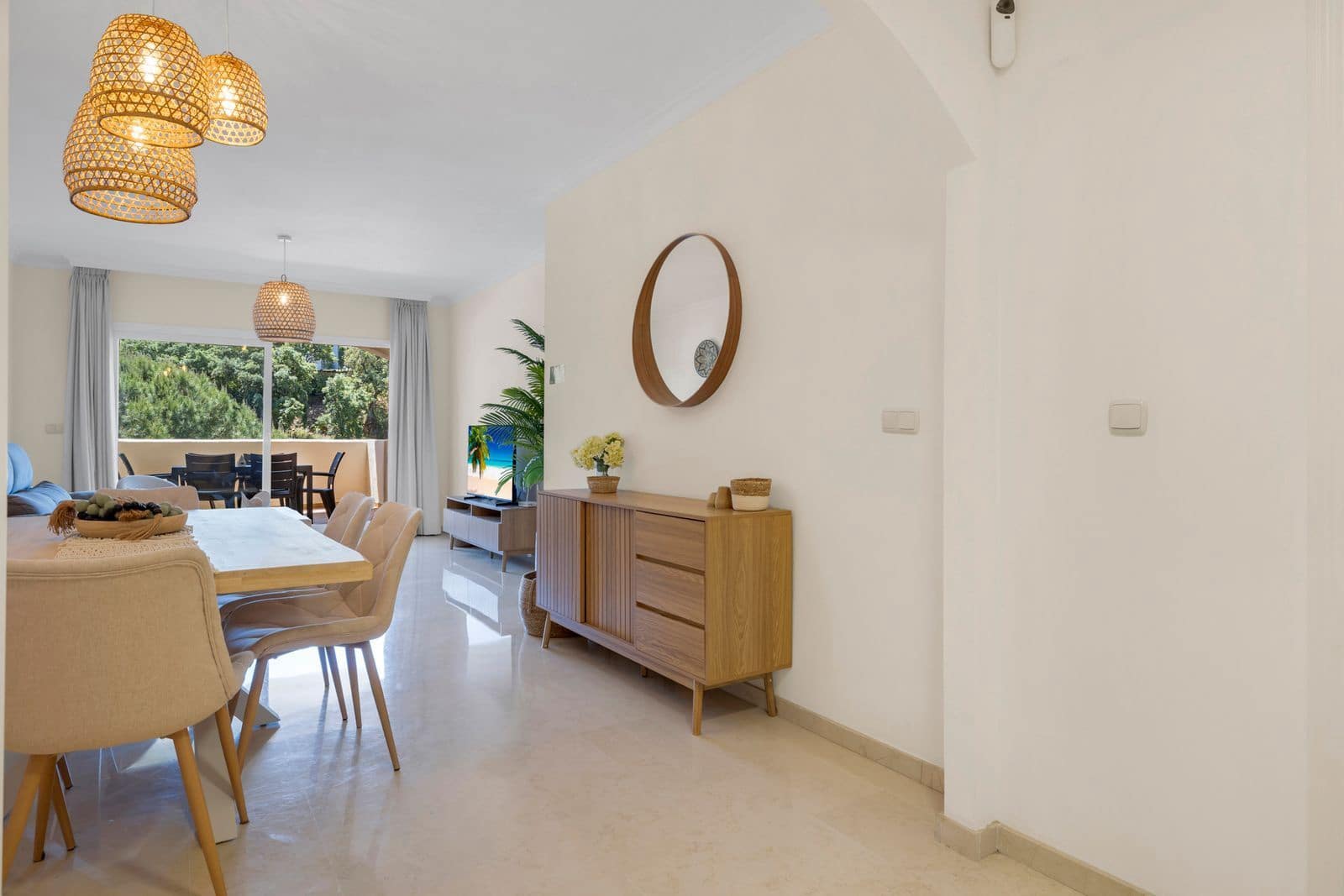 Apartamento de 2 habitaciones en Elviria en venta - 365.000 € (Ref: 9830985)