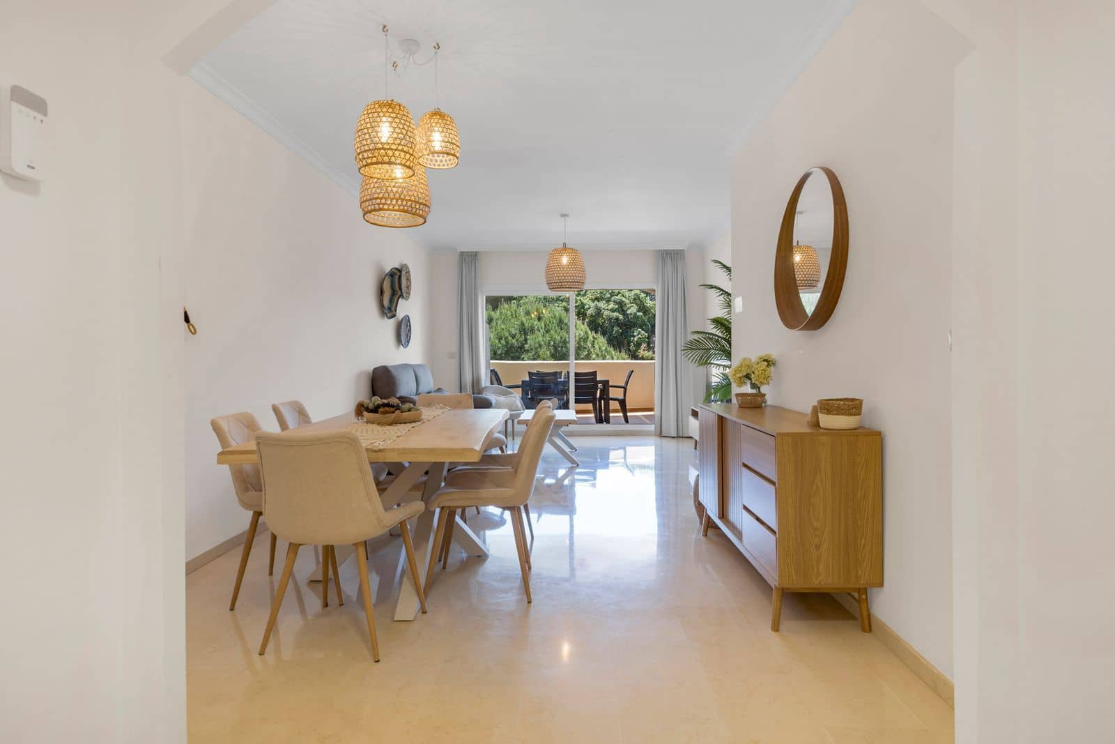 Apartamento de 2 habitaciones en Elviria en venta - 365.000 € (Ref: 9830985)