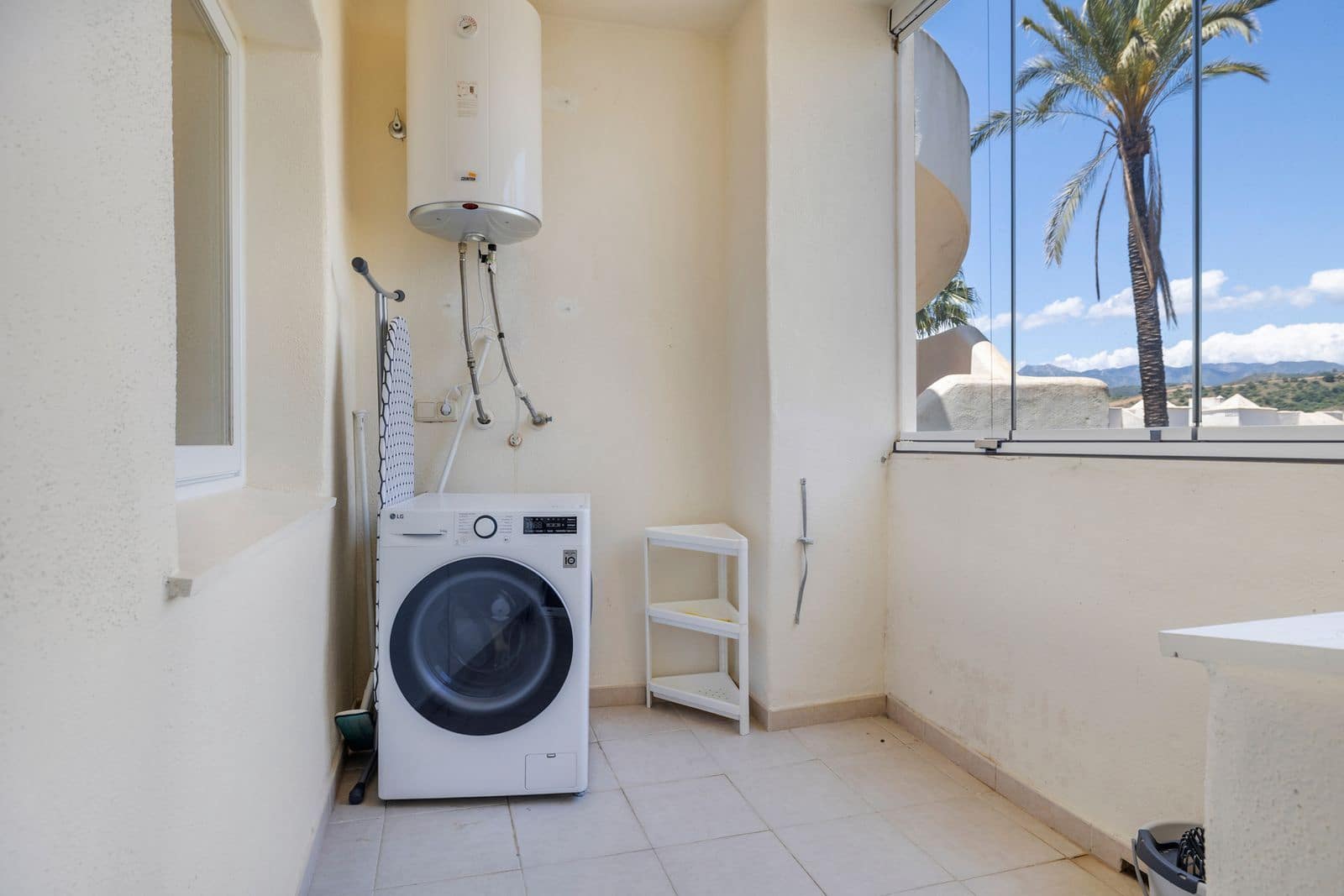 Apartamento de 2 habitaciones en Elviria en venta - 365.000 € (Ref: 9830985)