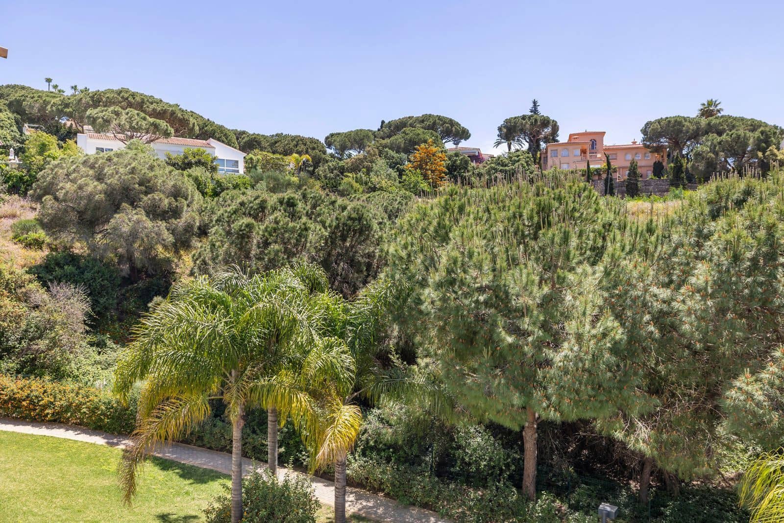 Apartamento de 2 habitaciones en Elviria en venta - 365.000 € (Ref: 9830985)