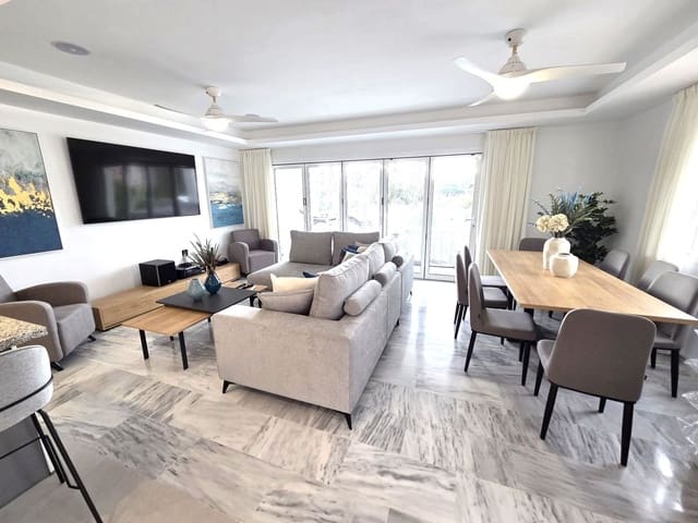 4 slaapkamer Halfvrijstaande villa te koop in Artola, Marbella - € 1.195.000 (Ref: 9830987)